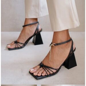 Alohas Cactus Sandal in Black
